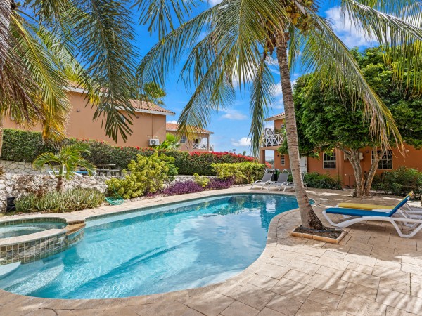 Curinjo Resort